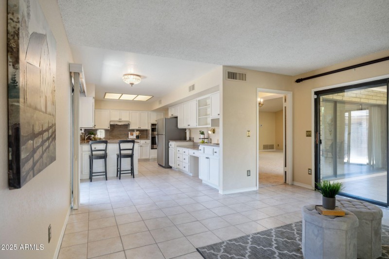 10 - 8418 E Via de Viva