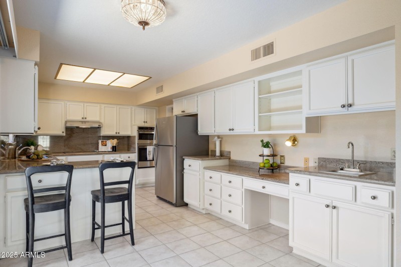 11 - 8418 E Via de Viva