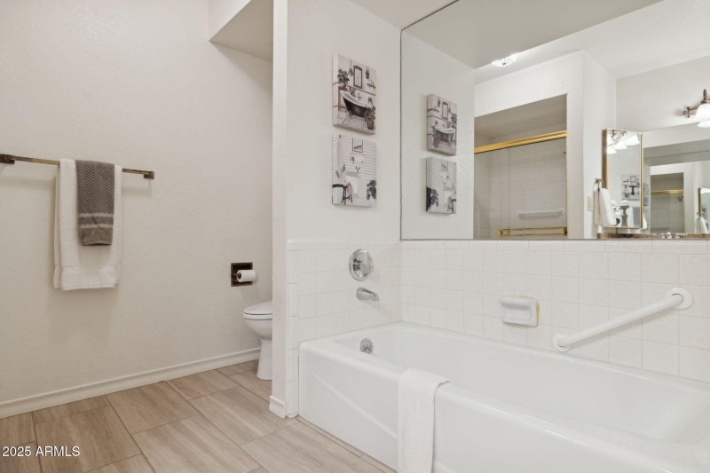 20 - 8418 E Via de Viva