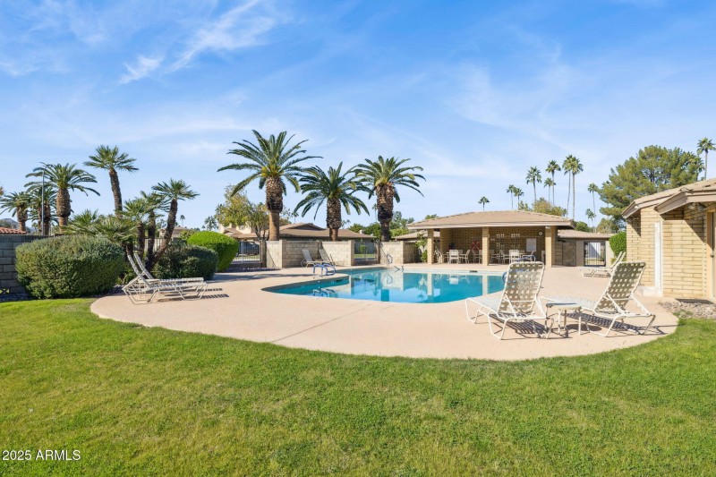 33 - 8418 E Via de Viva