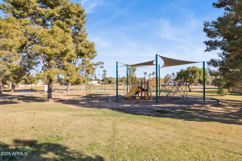 38 - 8418 E Via de Viva