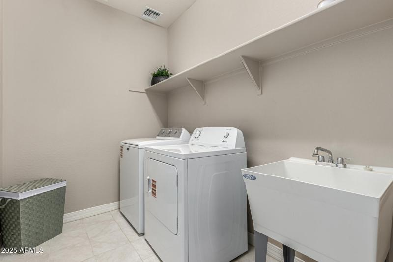 Laundry room w/sink - wshr & dryer stay!