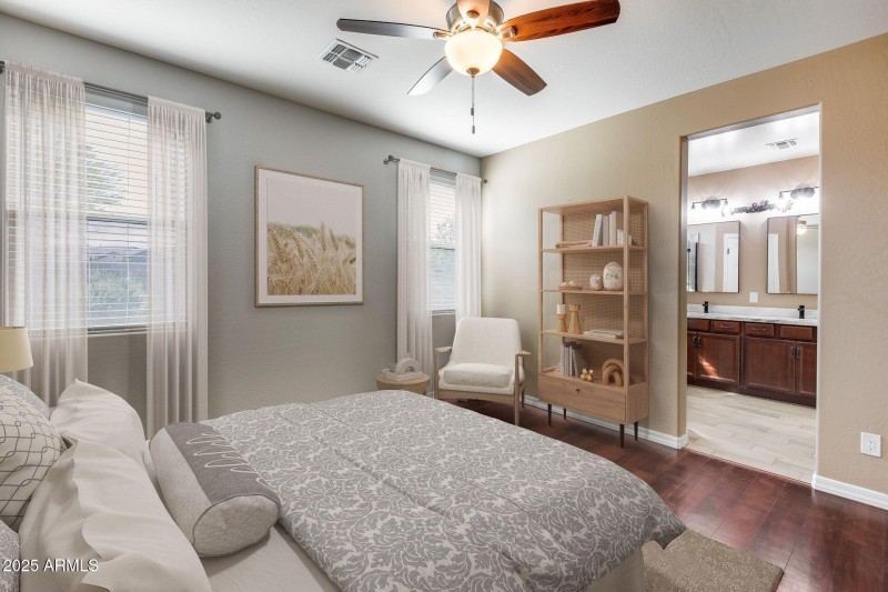 VS24 - Master Bedroom