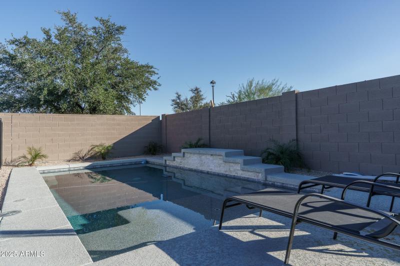 20) POOL