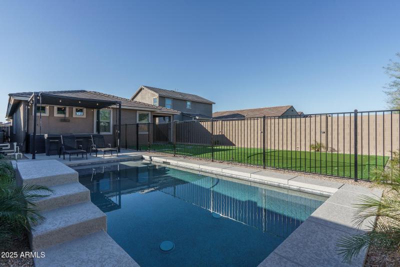 21) POOL