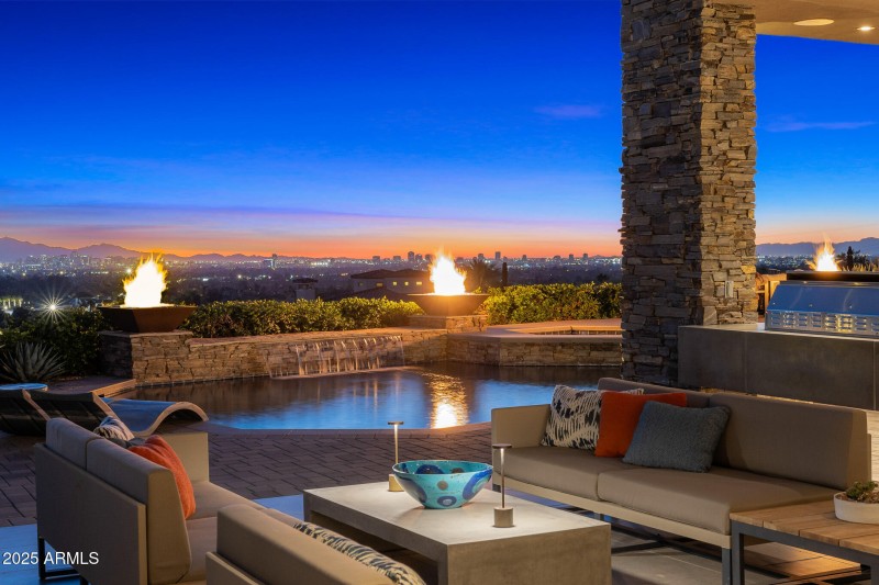 54patio lounge2_twilight-Edit