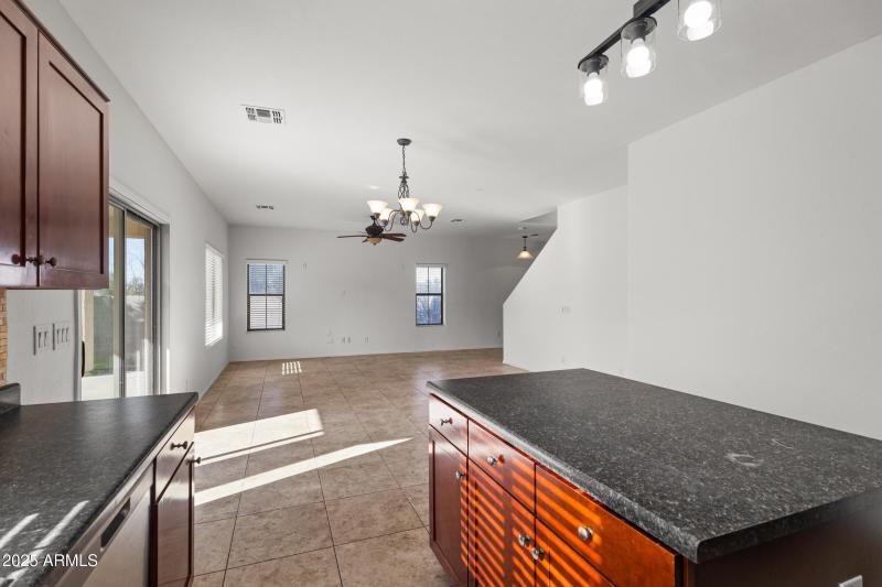 315 E Christopher St-14