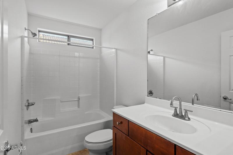 315 E Christopher St-26