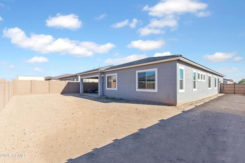 Check out that side yard!