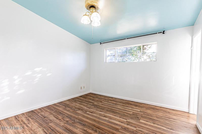 2033 W Palo Verde Dr-22