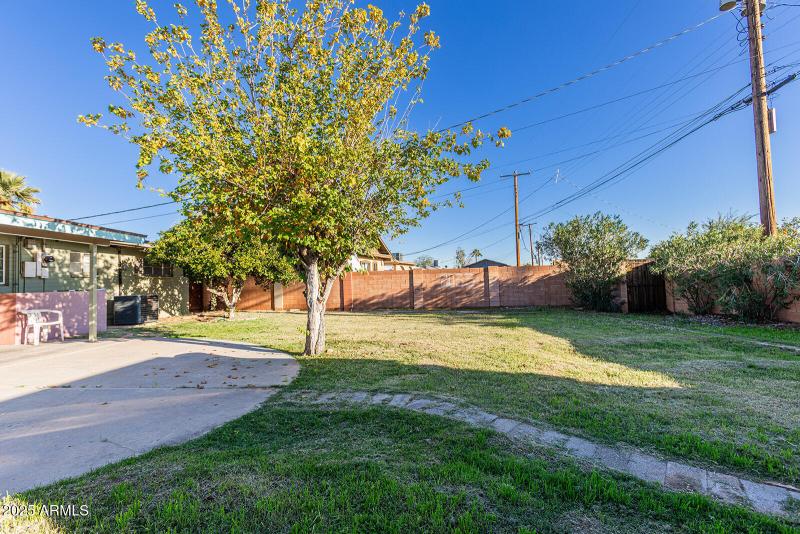 2033 W Palo Verde Dr-31