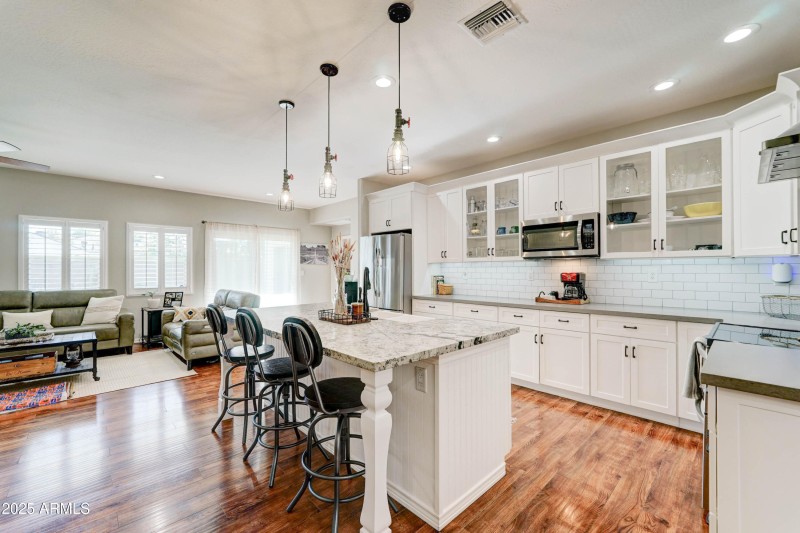 4001 E Indianola Ave-9