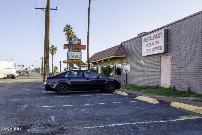 Restaurant Exterior 8