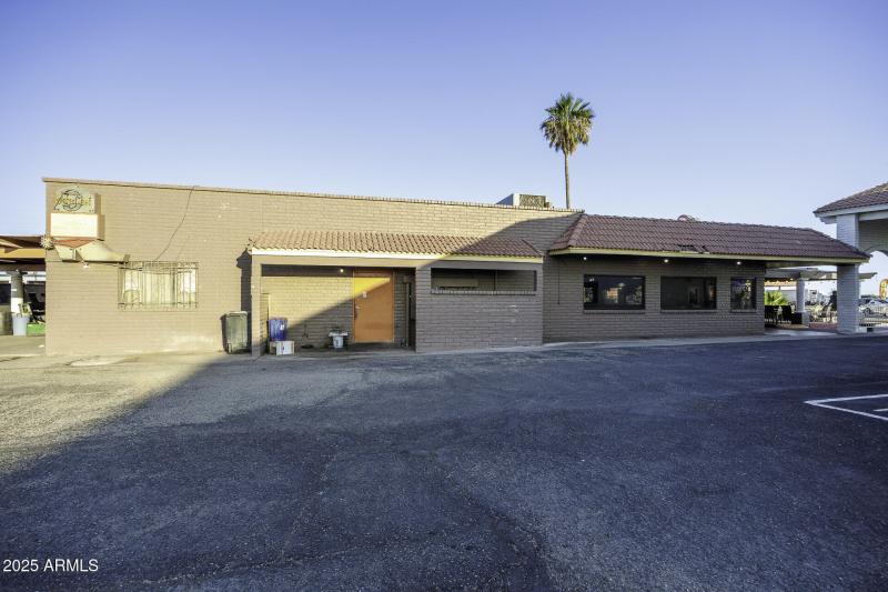 Restaurant Exterior 11