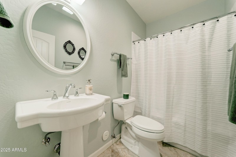 4001 E Indianola Ave-31