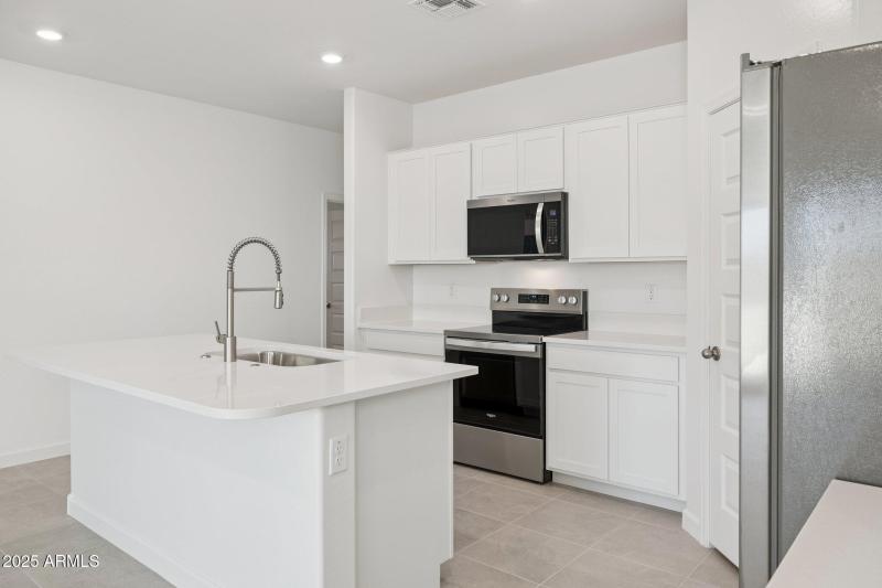 10-web-or-mls-1476-s-241st-ave