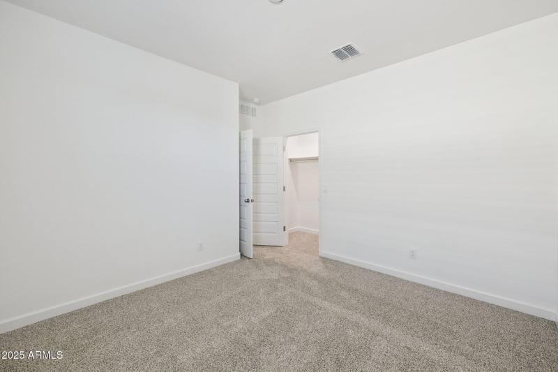 26-web-or-mls-1476-s-241st-ave