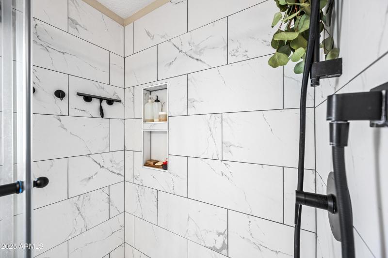 Beautiful Shower Finishes & Hardware