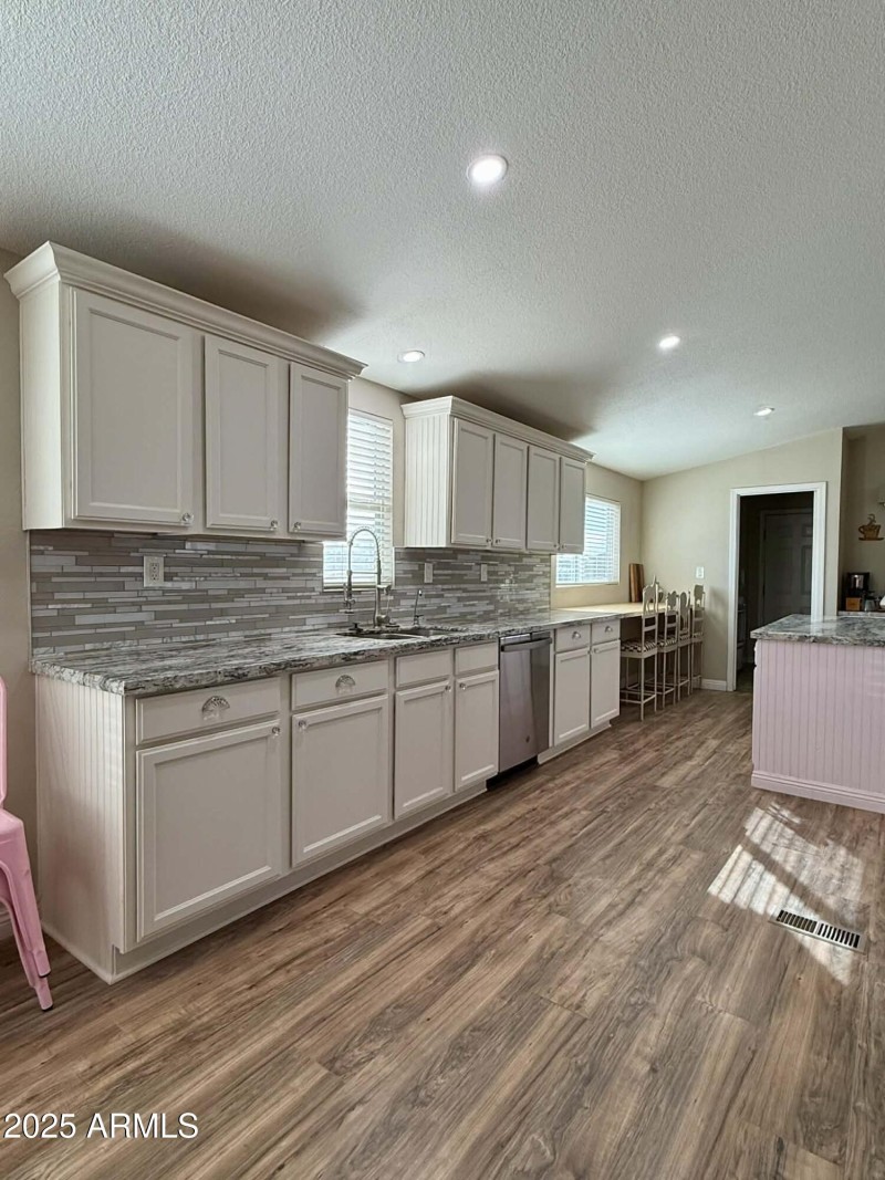 e7e7dd4a-a9c3-4f50-9e66-71bf29719d47