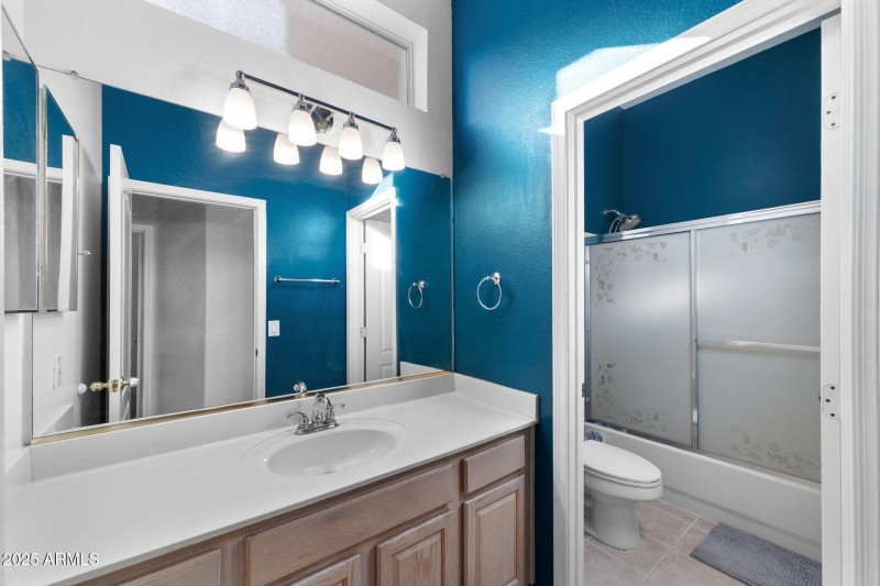 024__3918 E San Pedro Ave