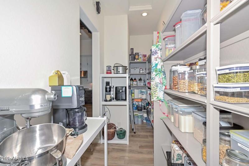 Walk-in-Pantry