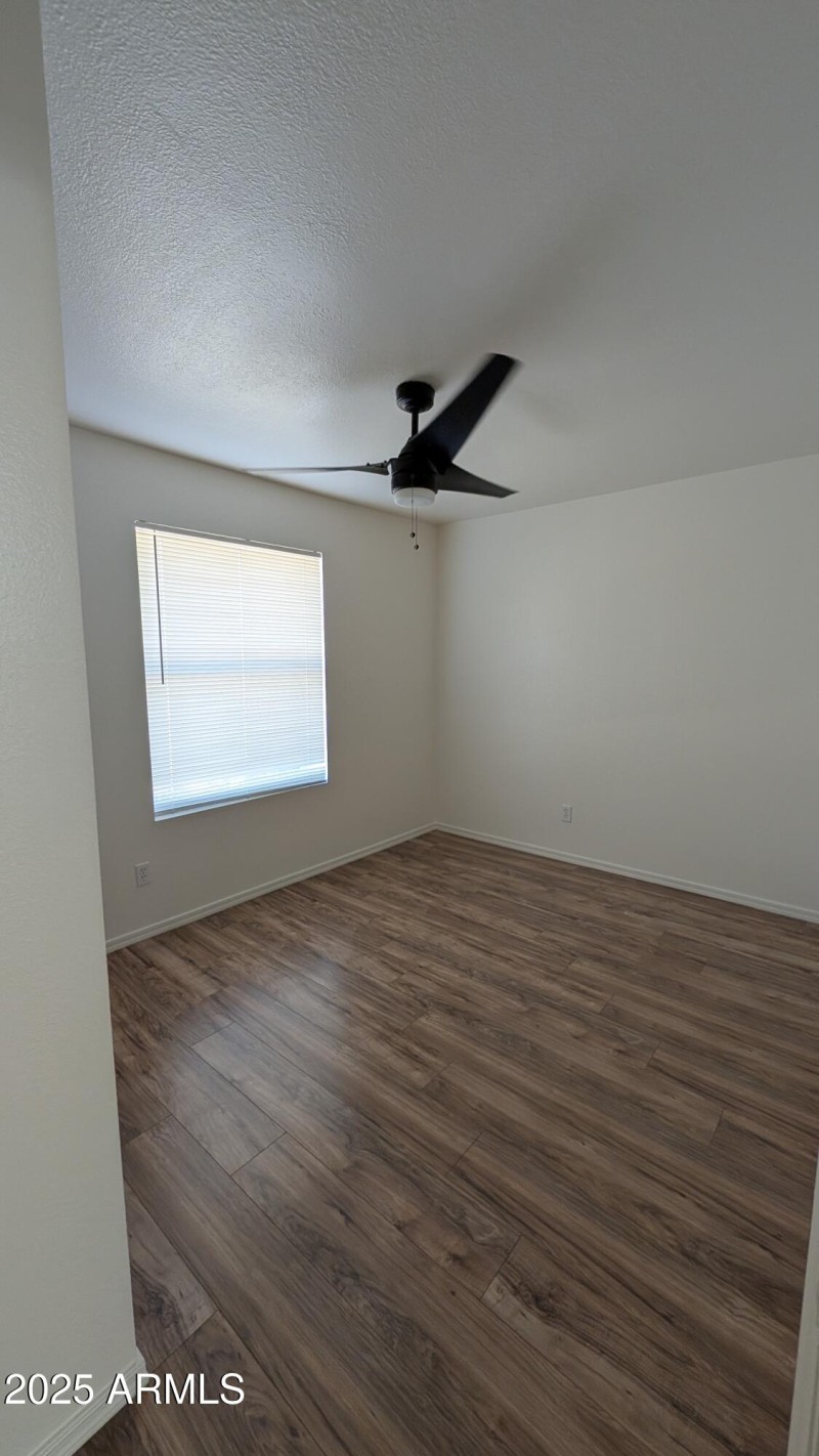 PXL_20251217_182353445