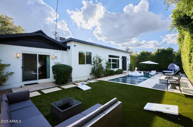 PropertyImageCo_8620EPlazaAve_WEB_1