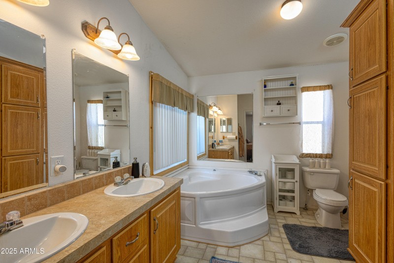 019_photo19_6464_old_homestead_rd