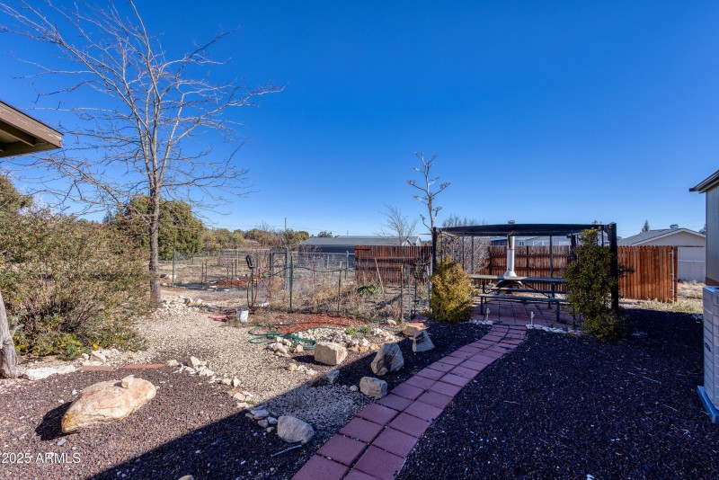 027_photo27_6464_old_homestead_rd