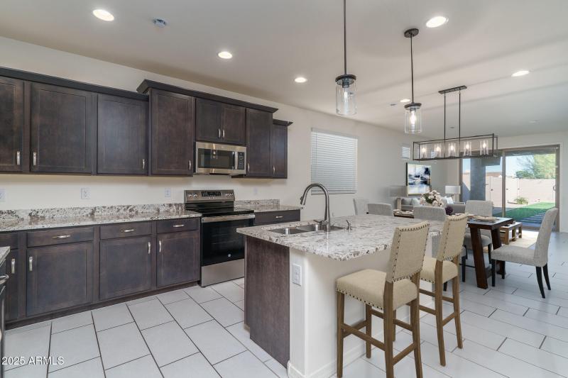 2VS) KITCHEN