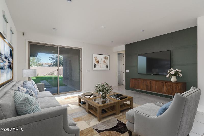 8VS) GREAT ROOM