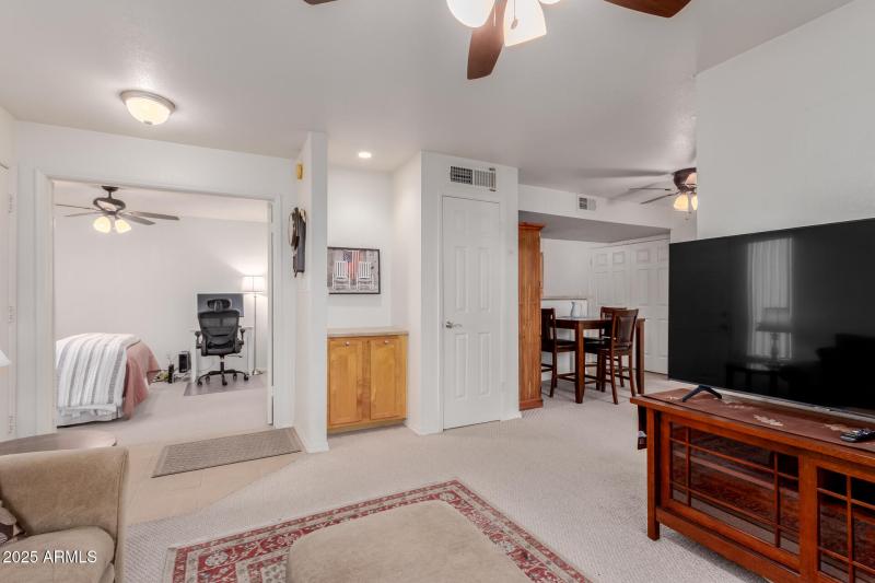 FAMILY ROOM/GREAT ROOM