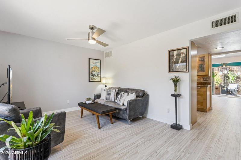 3-web-or-mls-110-w-missouri-ave-25