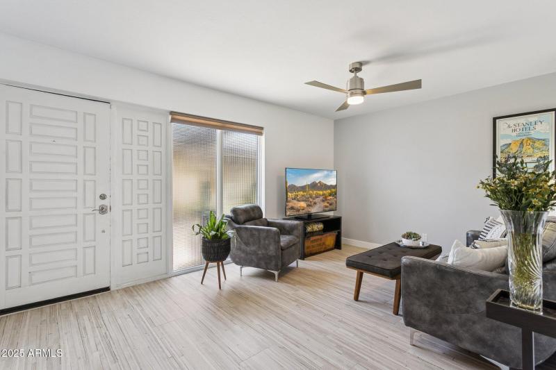 4-web-or-mls-110-w-missouri-ave-25