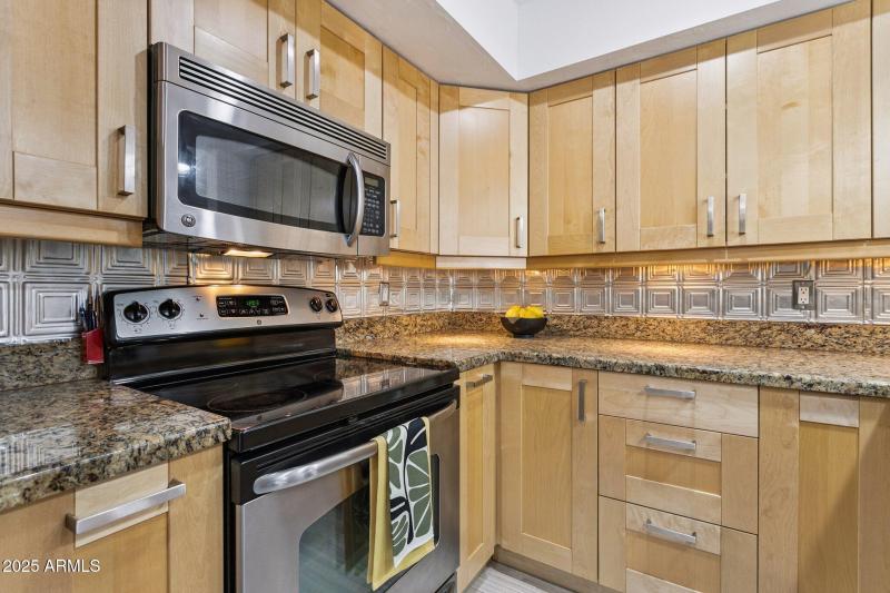 8-web-or-mls-110-w-missouri-ave-25