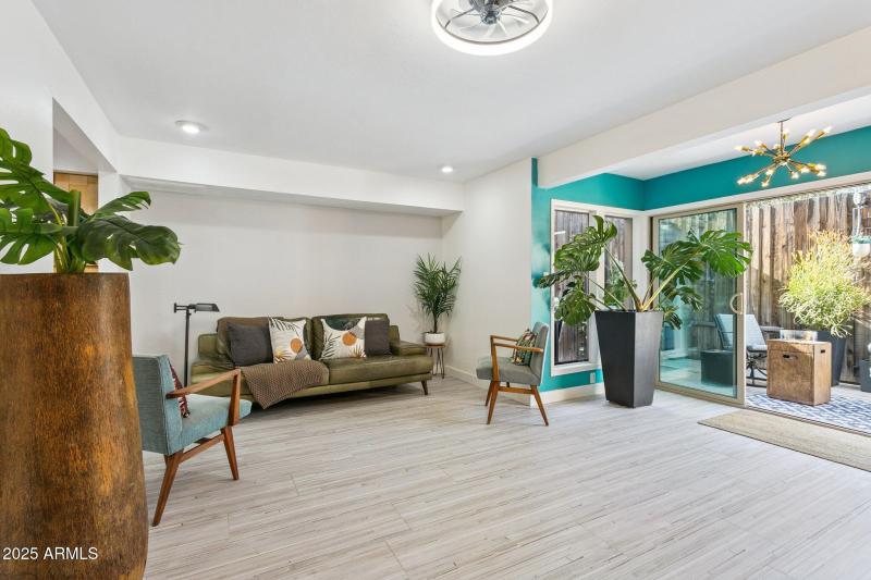 10-web-or-mls-110-w-missouri-ave-25