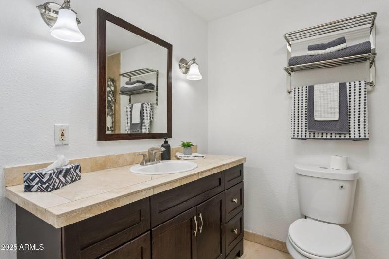 21-web-or-mls-110-w-missouri-ave-25