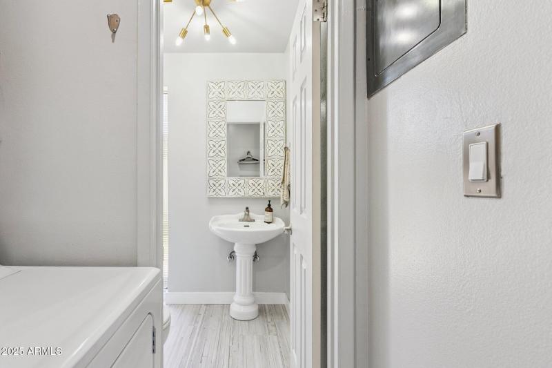 24-web-or-mls-110-w-missouri-ave-25