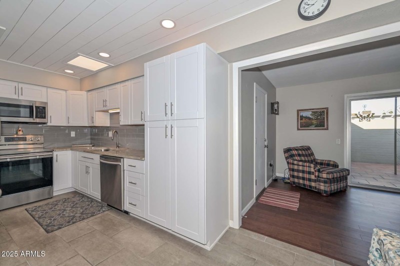 Kitchen-Arizona Room