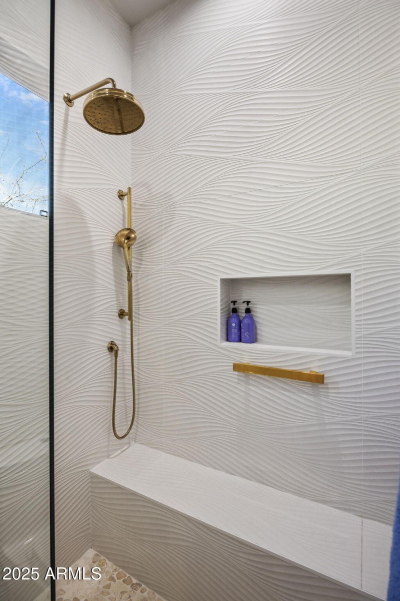 Ensuite Guest Bath 3