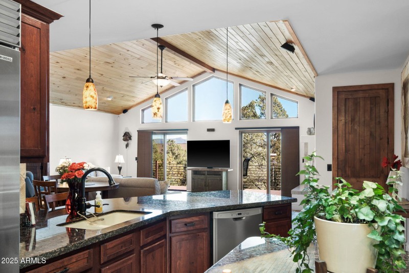 018__406 S Whisper Ridge Ln