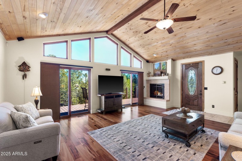 021__406 S Whisper Ridge Ln