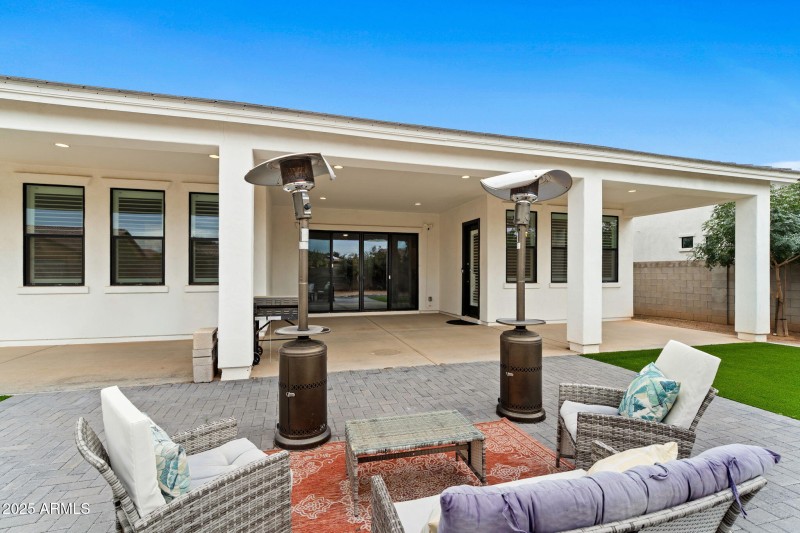 023__1294 E La Fortuna Ct