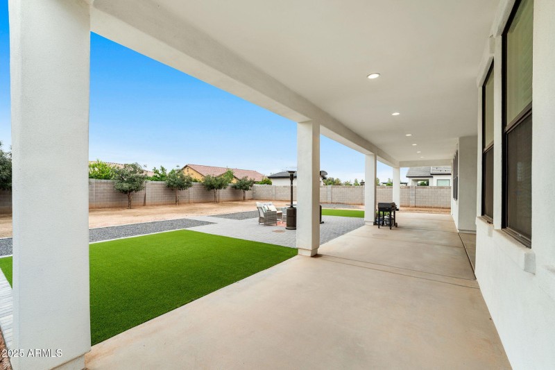 025__1294 E La Fortuna Ct