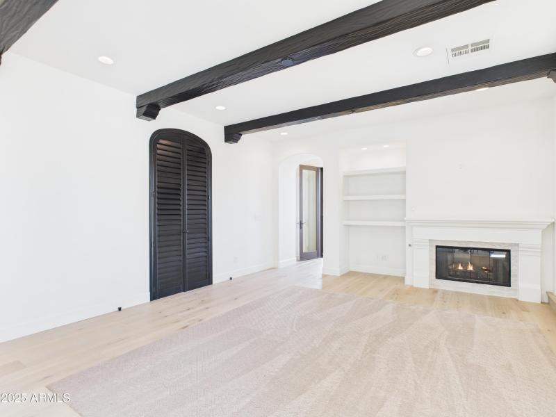 80 20704 N 90th PL Unit 1015 Living Room