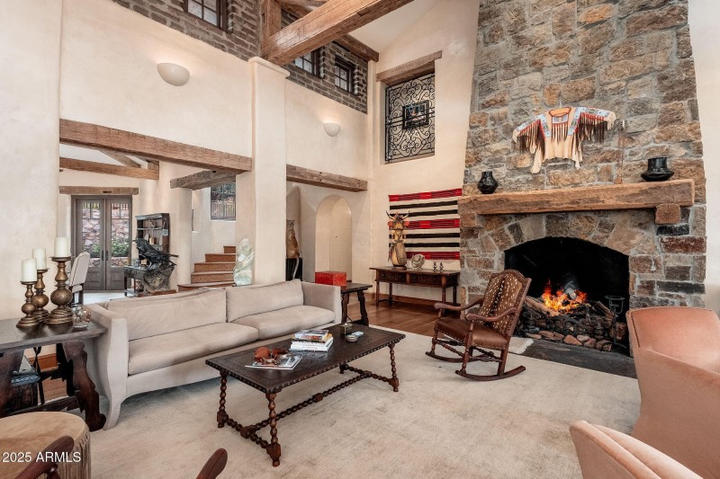 Living room with Fireplace