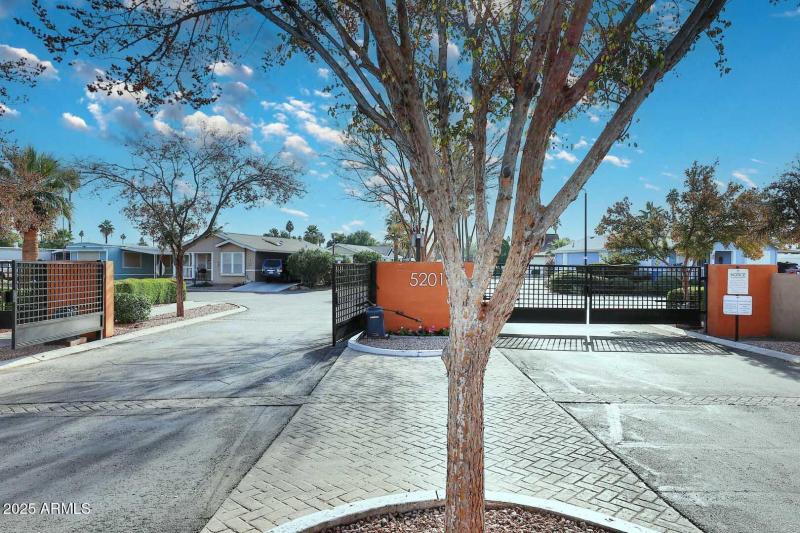 Gated Longhaven Entrarnce