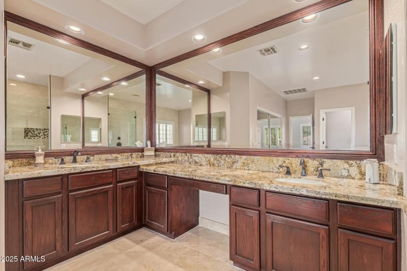 441 W Desert Flower Lane