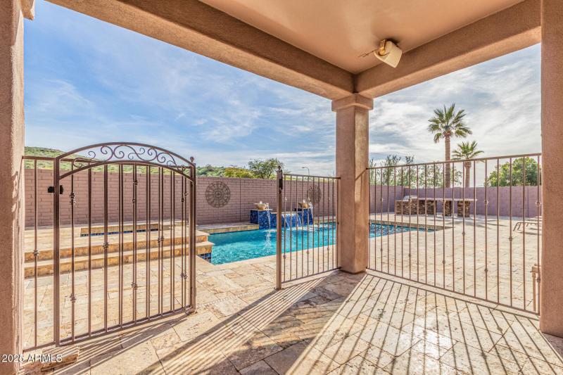 441 W Desert Flower Lane