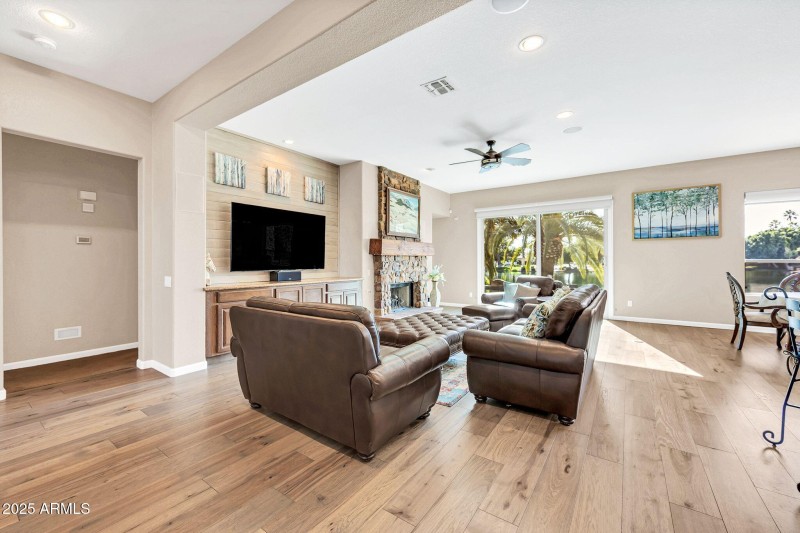 1551 W Blue Ridge Way-11